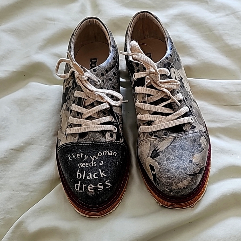 Dogo sneakers barely worn